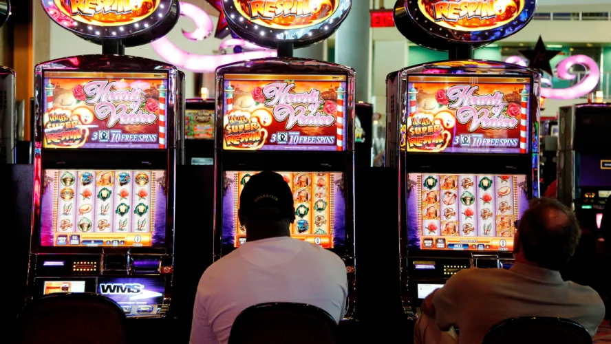 Understanding game rewards helps players improve decisions with less effort