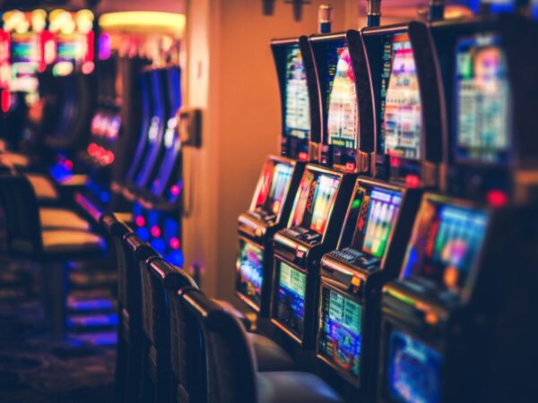 Volatility Based Selection Strategies Improving Balance Control in Online Pokies